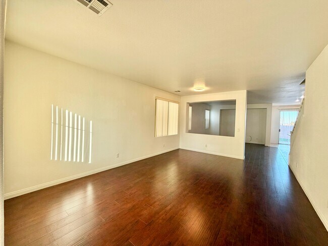 Foto del edificio - 2952 Jacaranda Dr