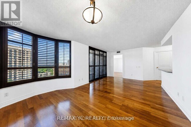 Building Photo - 10 Northtown Way