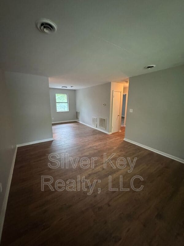 Building Photo - 1206 Knoxville Ave