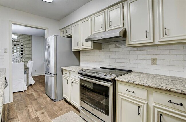 Foto del edificio - 13156 Trail Hollow Dr