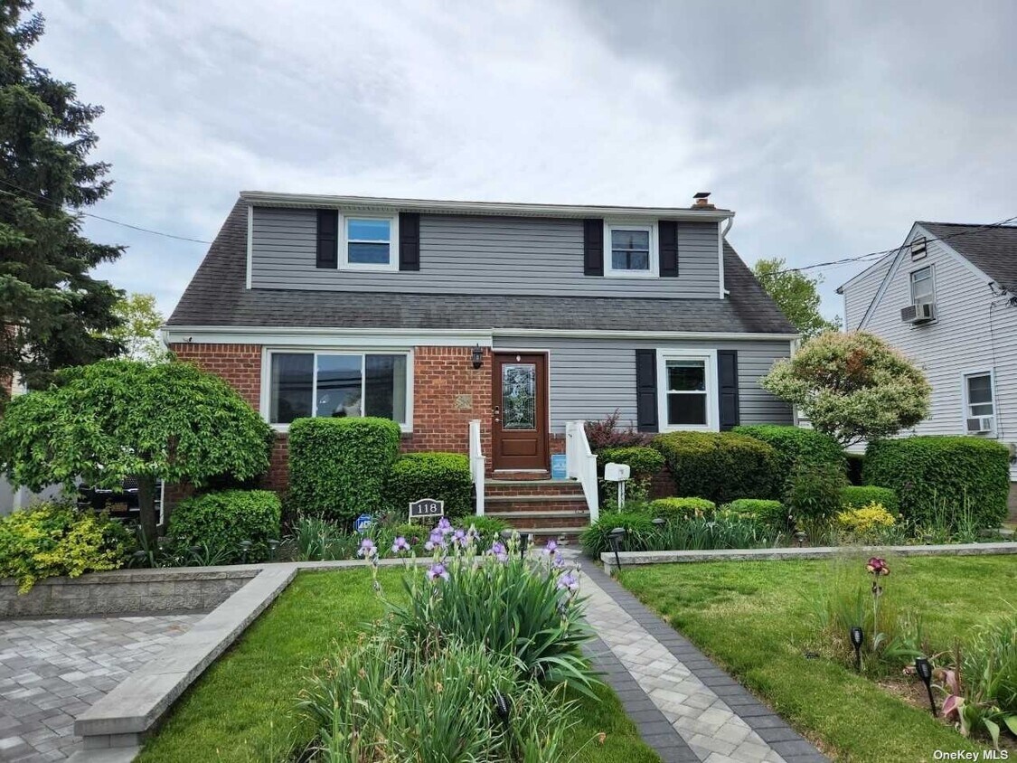 118 Scranton Ave, Lynbrook, NY 11563 House Rental in Lynbrook, NY