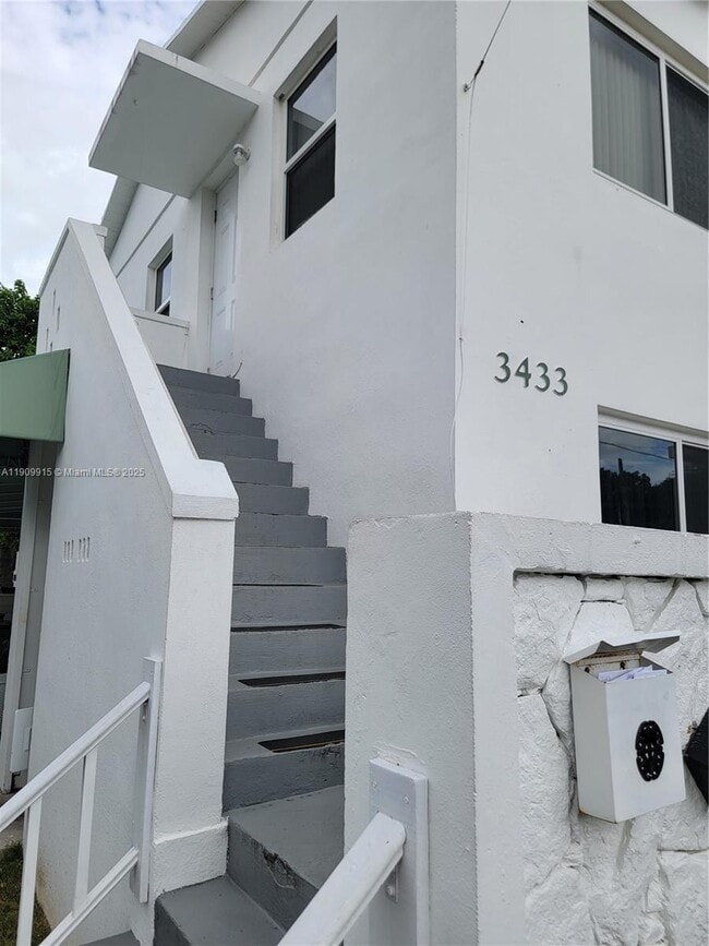 Building Photo - 3433 SW 12th St