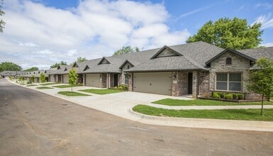 Building Photo - 1700 S Dixieland Rd