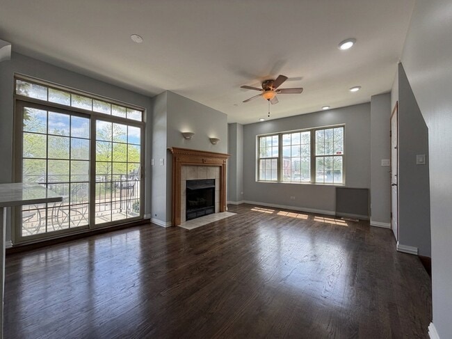 Kitchen/Living Room - 2702 W Warren Blvd
