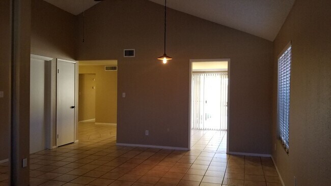 Foto del edificio - EXCELLENT CORNER LOT HOME IN ADULT COMMUNITY!