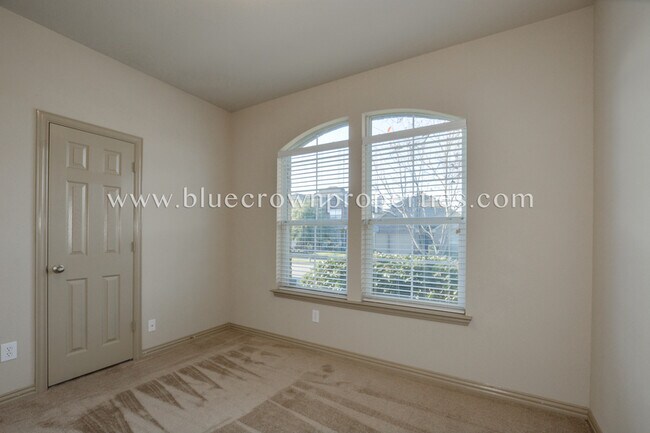Building Photo - 1721 Lake Way Dr