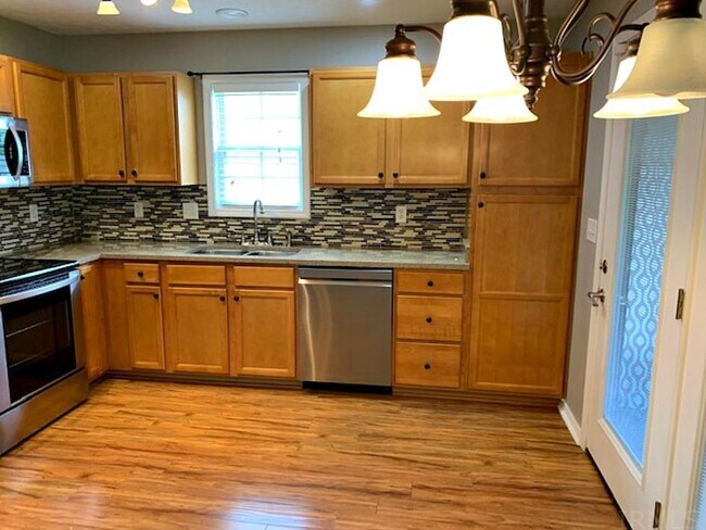 Building Photo - 3828 Bronson Ln