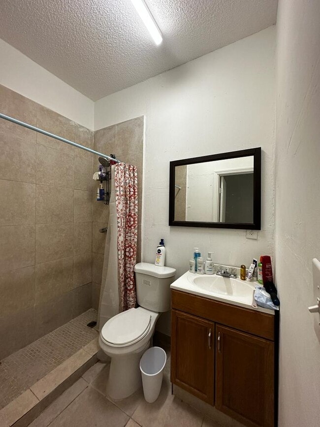 Building Photo - 760 W 76th St
