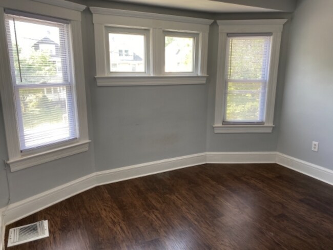 Foto del edificio - 1 W Franklin St