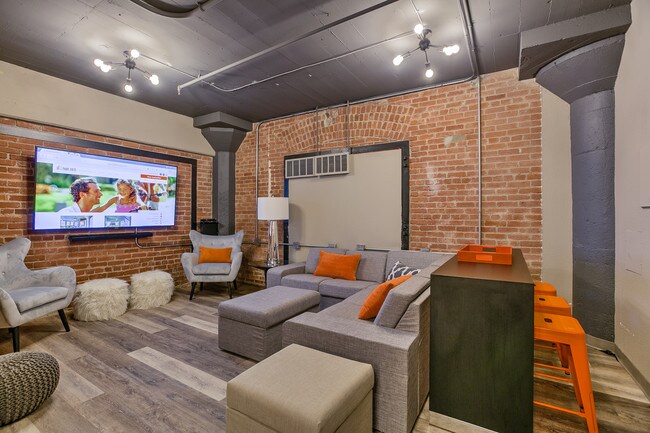 Foto del edificio - 715 Armour Rd