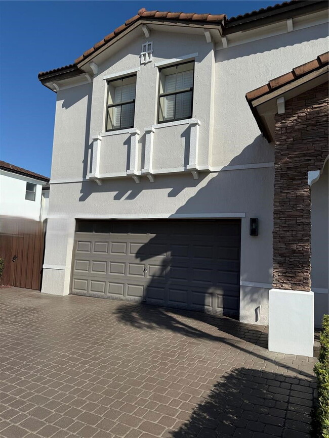 Building Photo - 1535 SW 145th Ave