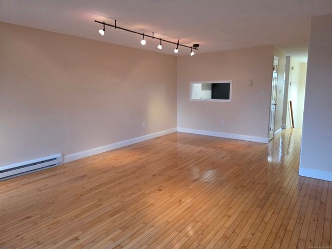 Foto del edificio - 552 Shennecossett Rd