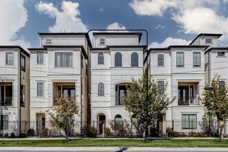 Building Photo - 2771 Freund St