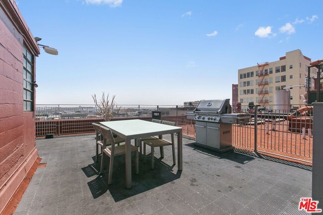 Foto del edificio - 746 S Los Angeles St