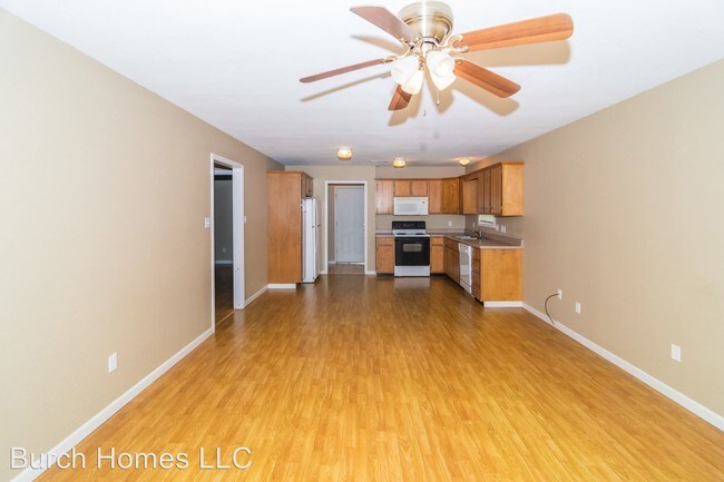 Building Photo - 2210 Hurst Ln