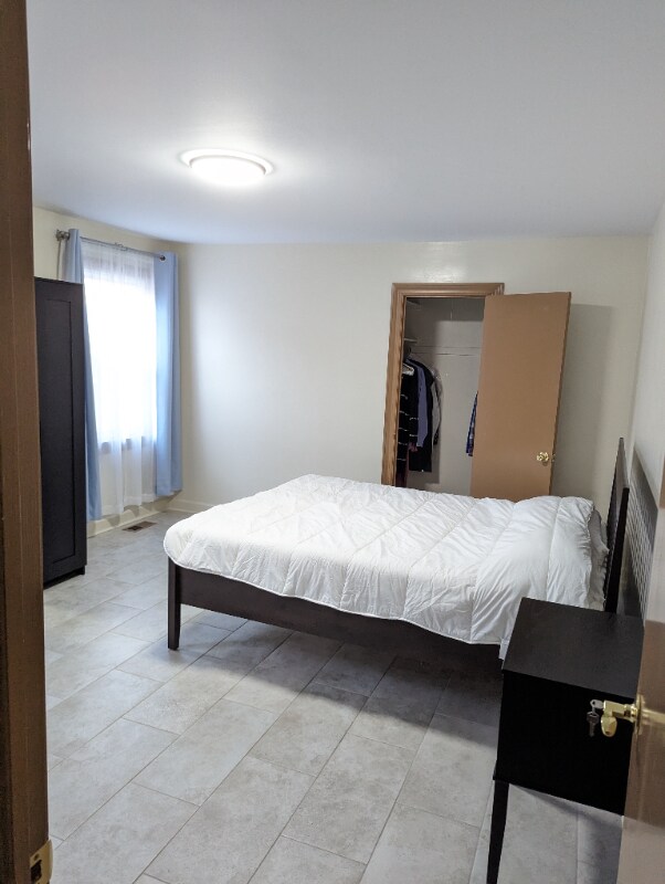 Photo - 3322 W Catalpa Ave Apartment