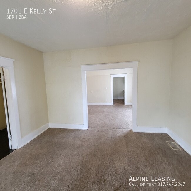 Building Photo - Near Southeast 3BR/2BATH House!