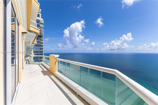 Building Photo - 17875 Collins Ave