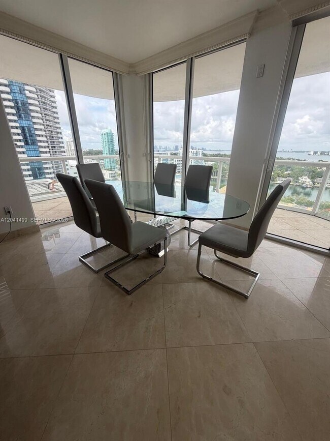 Foto del edificio - 6365 Collins Ave