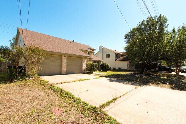 Building Photo - Updated 4 Bedroom • 2.5 Bath • West Round Rock • Downstairs Primary Suite • Two Living Areas • La...