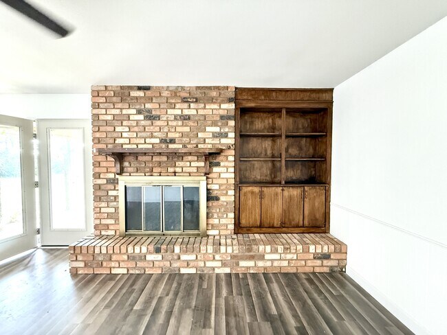 Building Photo - 1114 Kiowa St