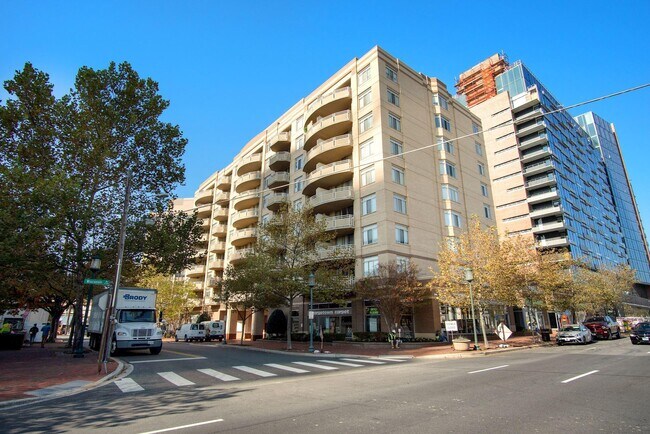 Building Photo - 4801 Fairmont Ave