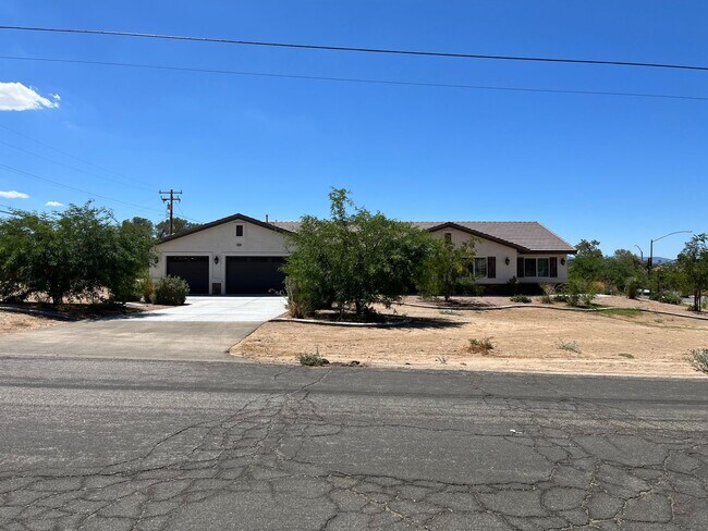 Building Photo - Available Now!! 4 Bedroom 2 Bath home in A...