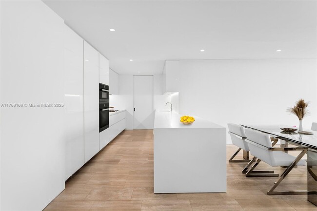 Building Photo - 9001 Collins Ave
