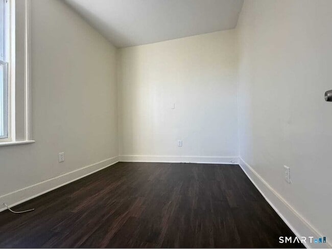 Building Photo - 26 Clarence St