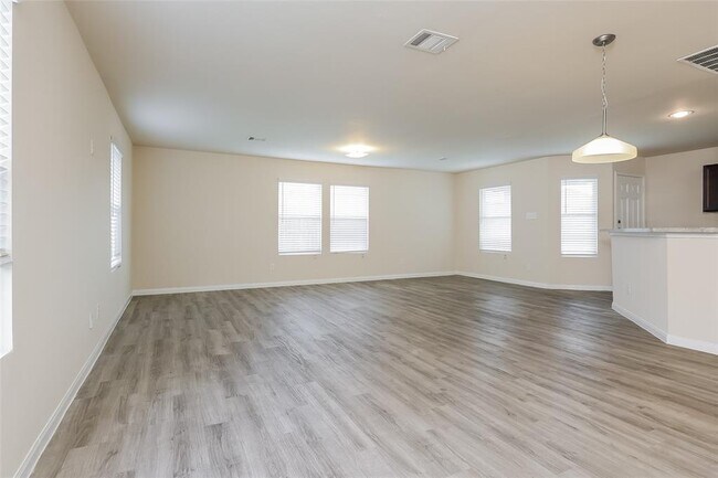 Foto del edificio - 4107 Silver Ranch Rd
