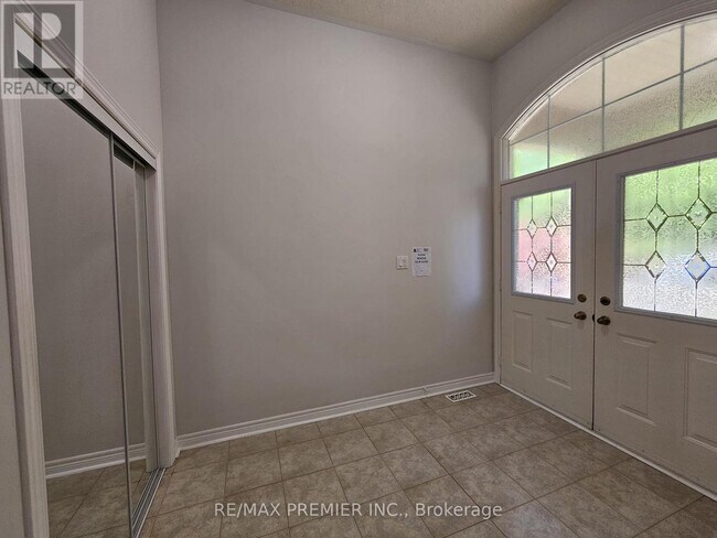 Building Photo - 23 Amelynn Crescent
