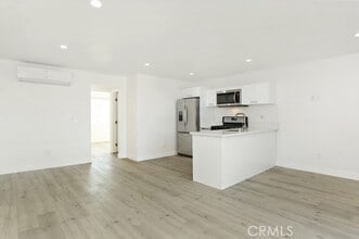Building Photo - 6745 Laurel Canyon Blvd