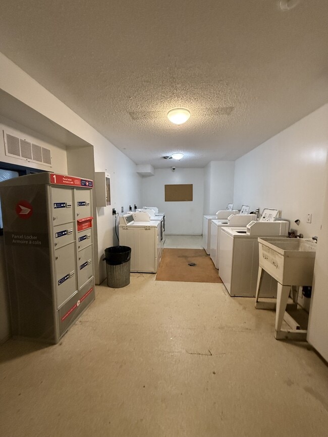 Photo du bâtiment - 9208-9106 Avenue NW