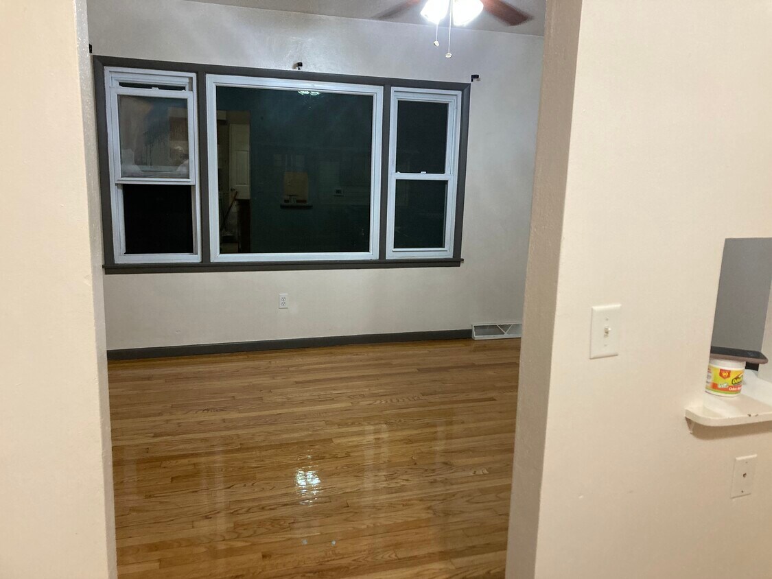 Living room - 2818 Central Ave