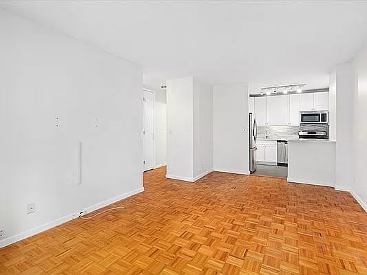 Building Photo - 403 E 62nd St