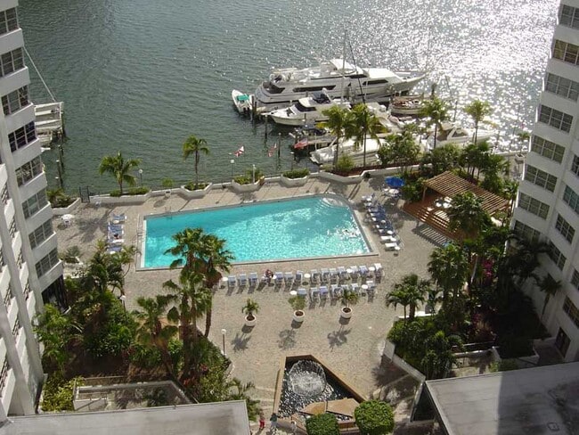 Building Photo - 825 Brickell Bay Dr