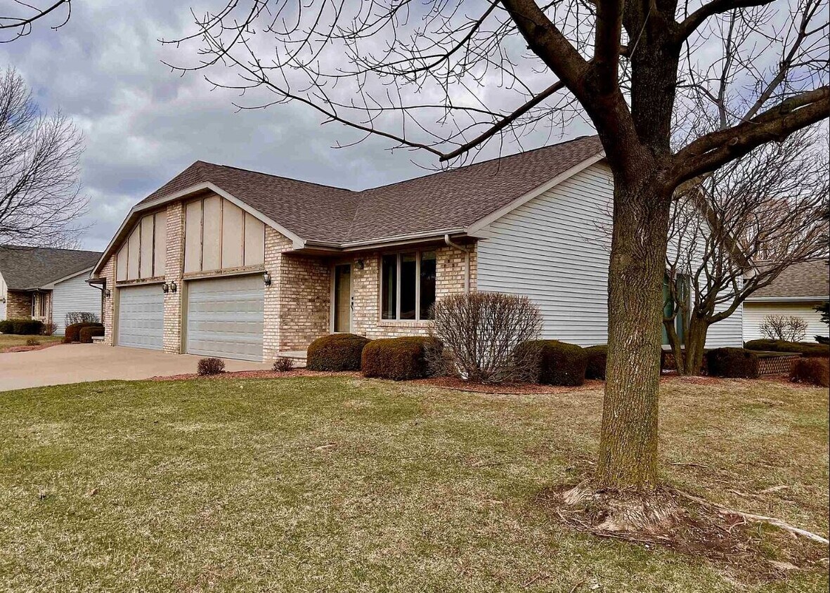 Front - 1000 Pleasantview Ave