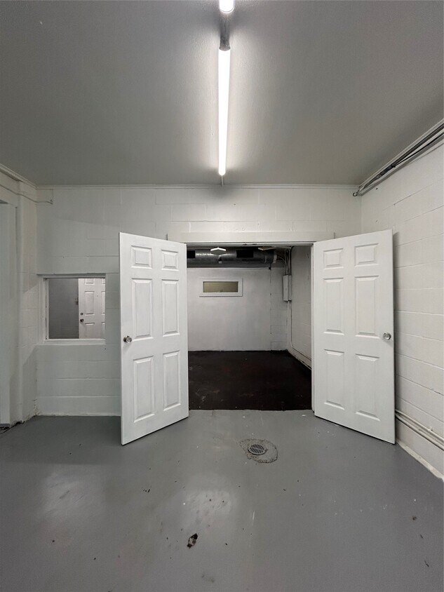 Building Photo - 1804 N Main St