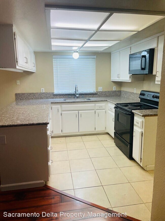 Foto del edificio - 3 br, 2 bath House - 5945 Ehrhardt Avenue