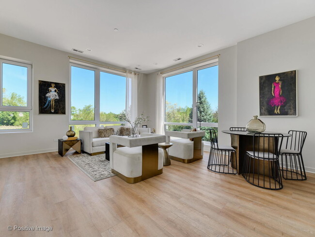 Foto del edificio - 290 S Bloomingdale Rd