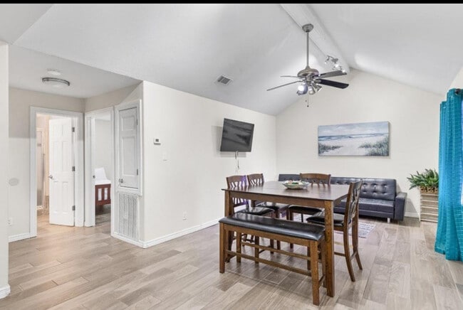 Building Photo - 102 W Corral St