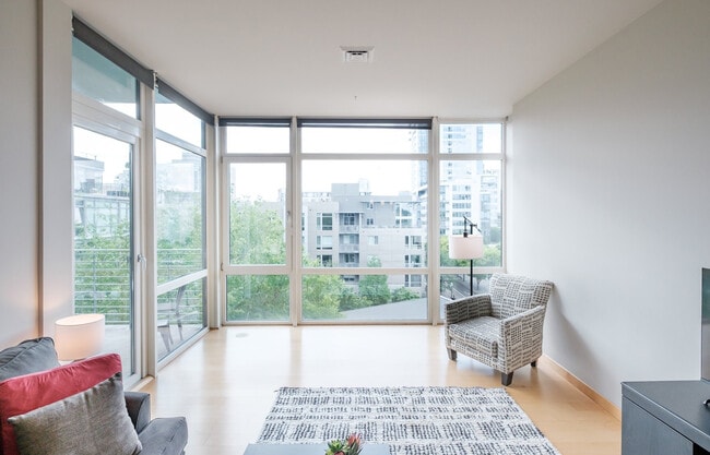 Building Photo - 1255 NW 9th Ave