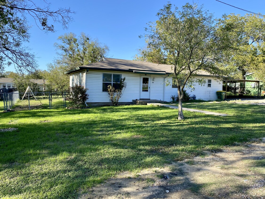 Primary Photo - 309 N 5th St
