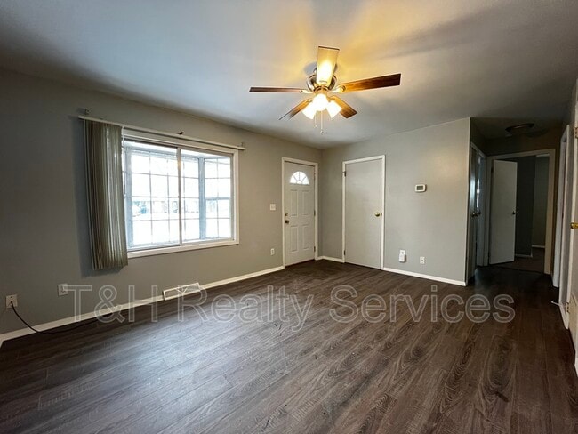 Building Photo - 2211 Raintree Pl