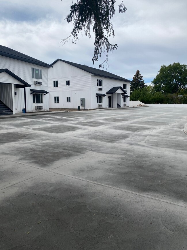 Building Photo - 640 Lincoln St