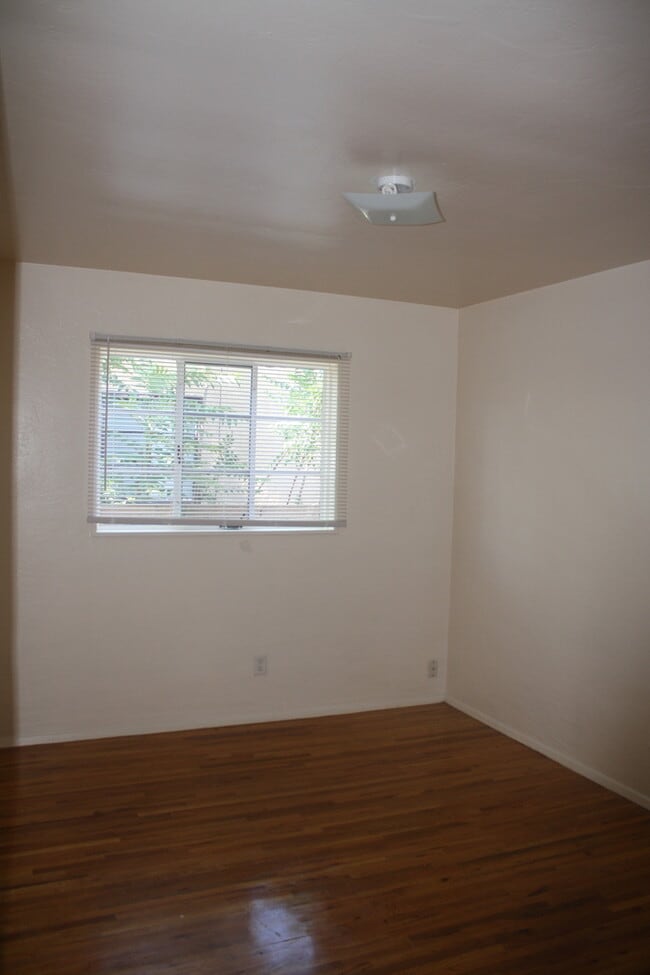 Foto del edificio - Newly Remodeled Triplex with Garage Parking!