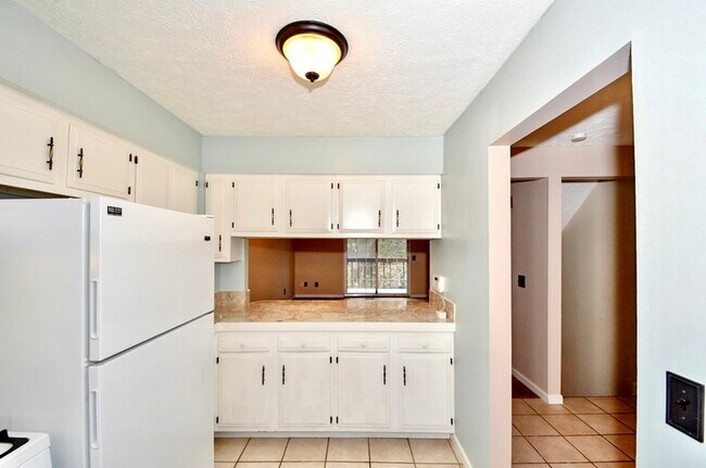 Foto del edificio - 7819 Hills and Dales Rd NW