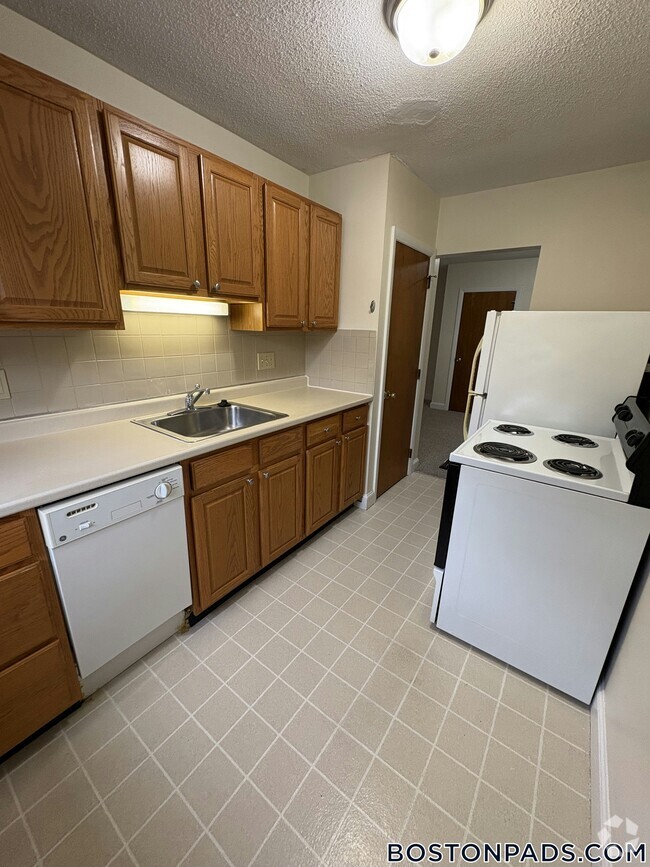 Building Photo - 11 Brattle Dr