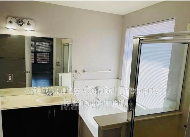 Foto del edificio - 15004 Antique Finish Dr