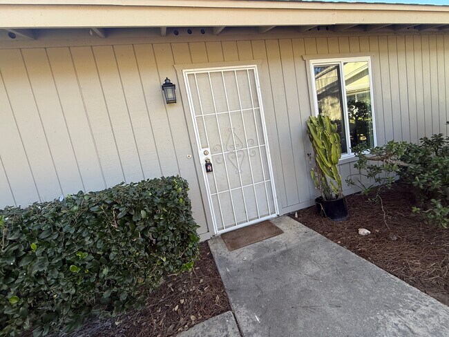 Puerta principal - 1954 Misty Cir